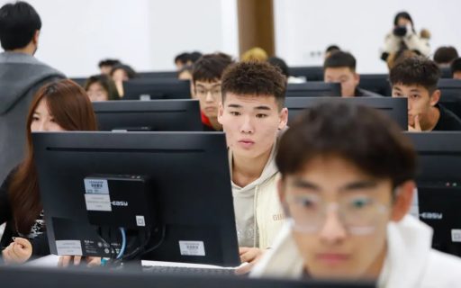 看！优秀的人已经拿到了大学第一张专业竞赛获奖证书！