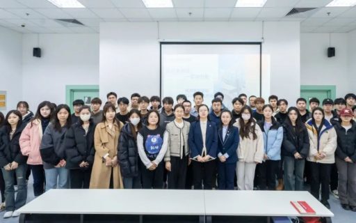 温暖贴心！她来我们的班会啦！