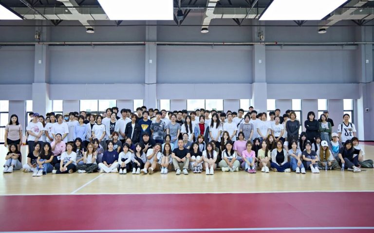 新生炸场!我们的青春不一Young!